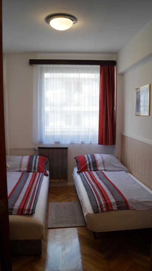 Apartment Sinko - Free Garage Parking, Central, 2 Bedrooms 4 Single Beds, Flexi Check-Out Budapest Exterior foto